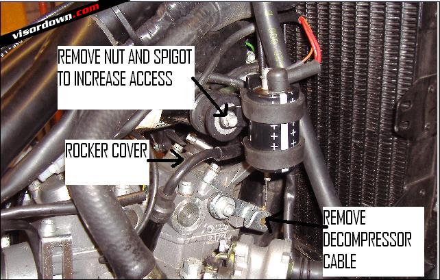 Adjusting the valve clearances on an KTM LC4 (Duke